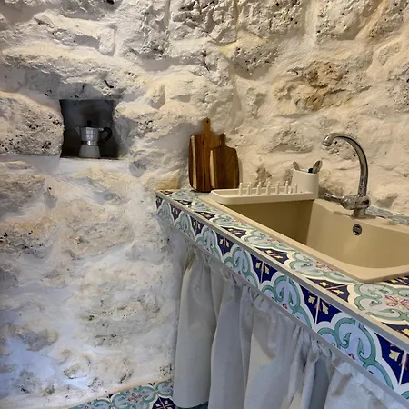 Siede La Terra - Trullo Con Piscina Willa *